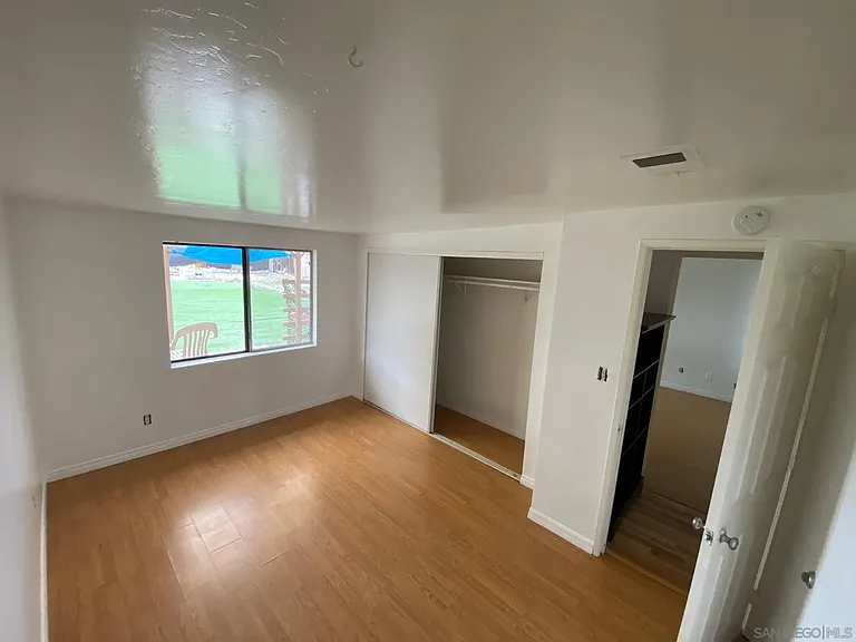 864 Glencoe Dr — Photo 3