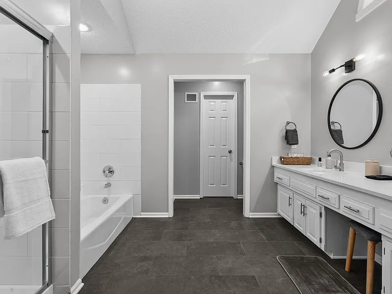 9406 Hall Dr — Photo 15
