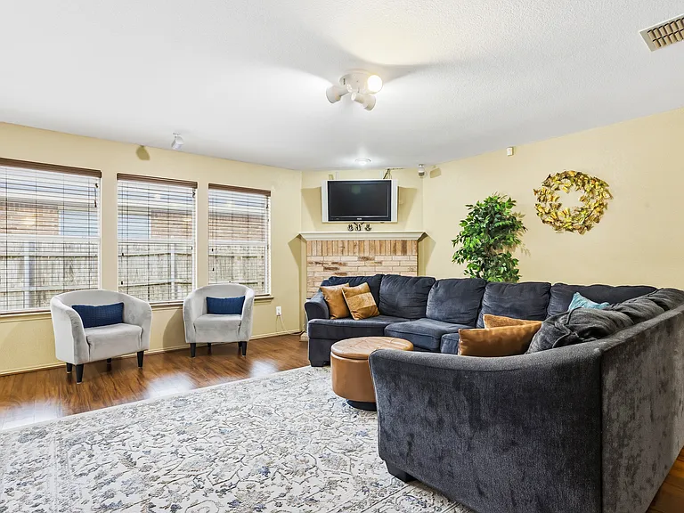 2701 Rudder Ln — Photo 2