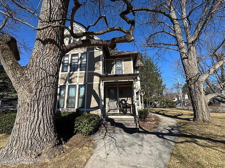 475 Glen St — Photo 25