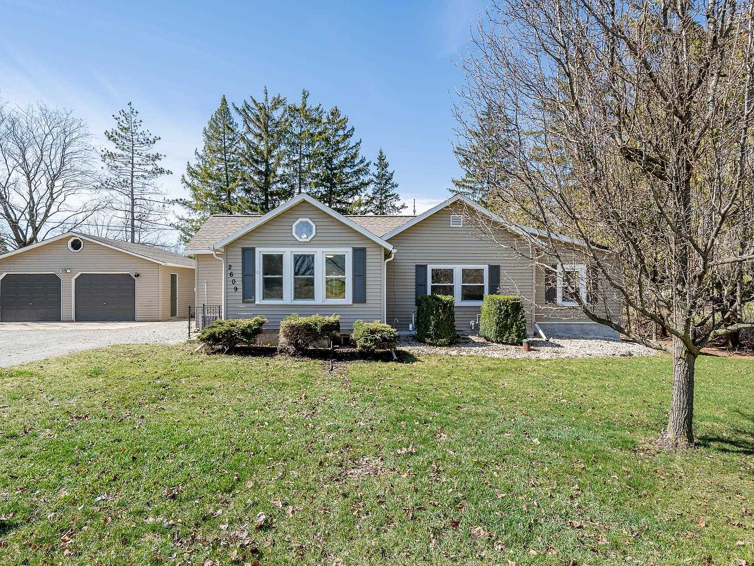 2609 Center St, Omro, WI 54963 Zillow