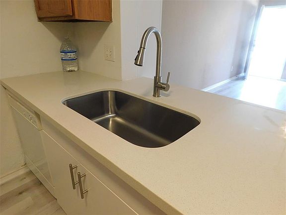 3rd image of 3900 Woodchase Dr #148