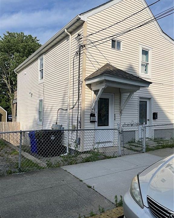 231-233 Washington St, Central Falls, RI 02863 | Zillow