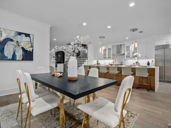 110 Mason Ct #6A, Haworth, NJ 07641