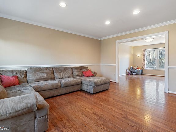 5th image of 30 Summerwood Dr