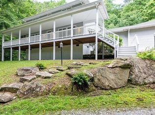 5850 Green River Rd, Zirconia, NC 28790