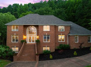18 Ridgerock Dr, Signal Mountain, TN 37377