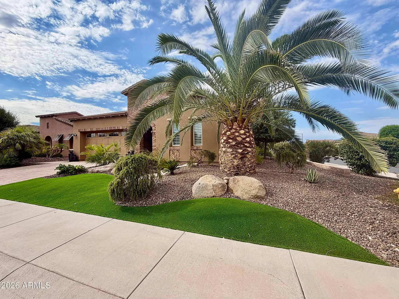 2 bed, 2.0 bath, 1925 sqft, $4,950 — Photo 3