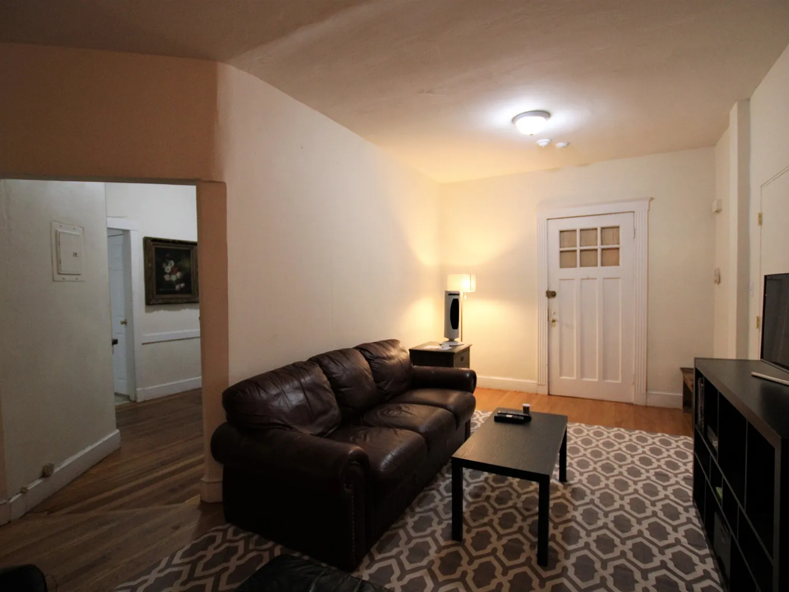 4 bed, 1025 sqft, $5,950 — Photo 3