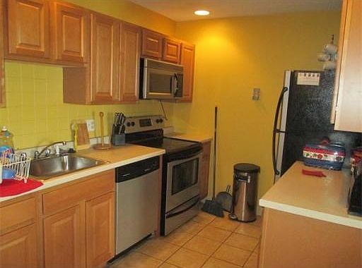 3rd image of 336 Adams St APT 19
