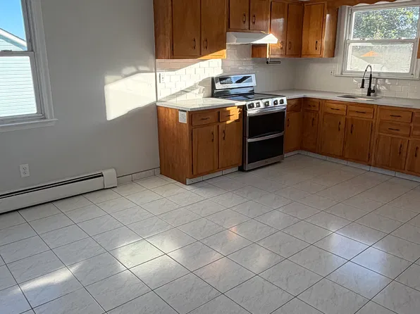 76 Arlington St #1, West Haven, CT 06516