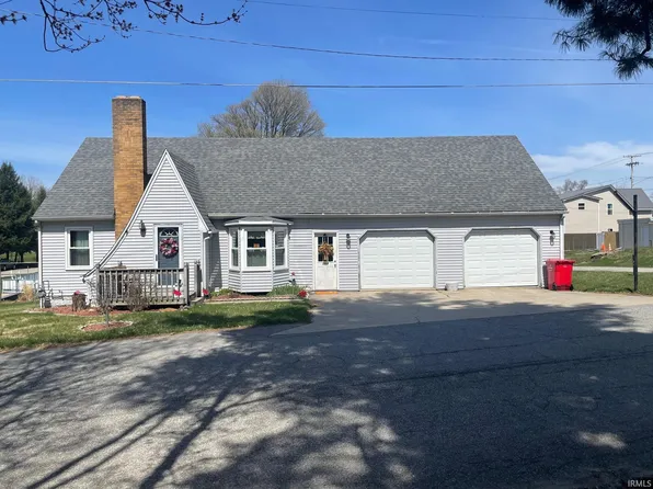 102 Walnut St, Lapaz, IN 46537