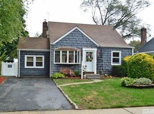 29 Gotham St, Valley Stream, NY 11581