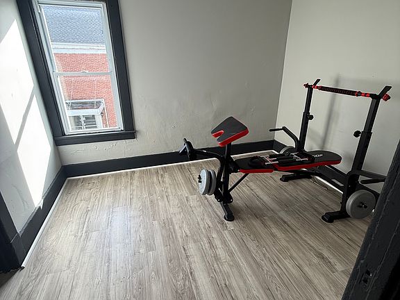 5th image of 1015 Kensington Ave Unit 2