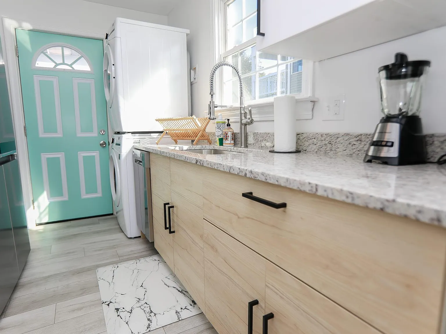 3 bed, 918 sqft, $2,700 — Photo 4