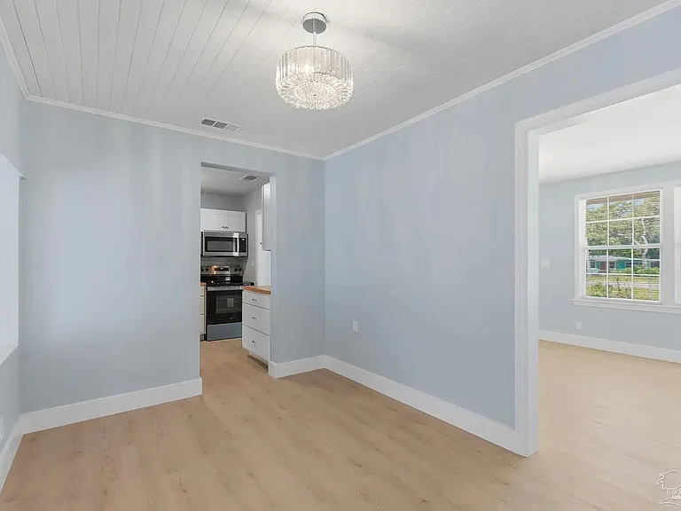 525 Pelham Rd — Photo 15