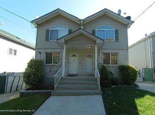 790 Richmond Rd, Staten Island, NY 10304