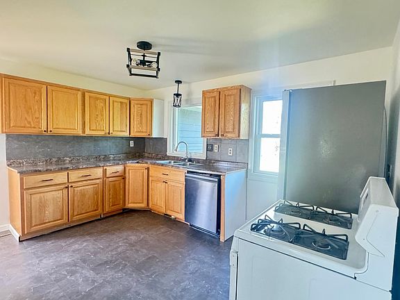 3rd image of 723 3rd St SE