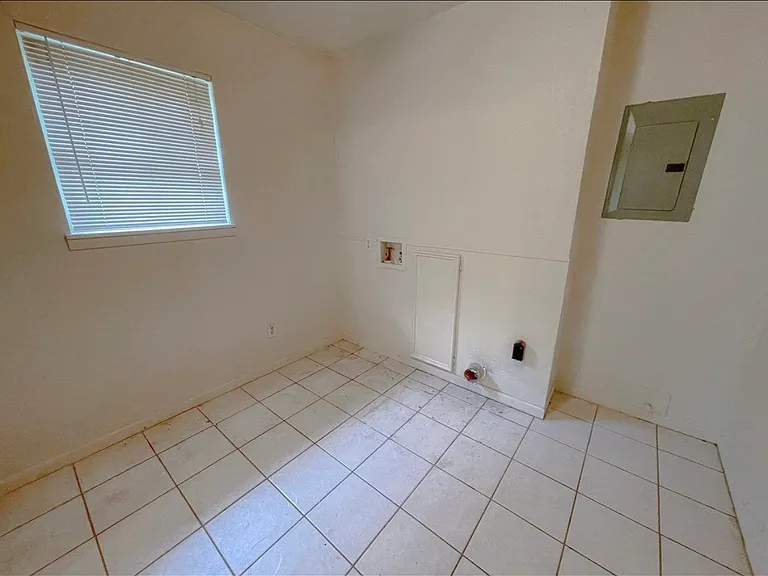 202 Crest Dr — Photo 11