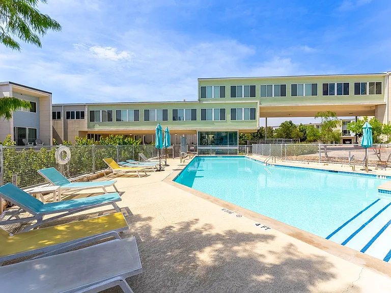 604 N Bluff Dr #127 — Photo 32