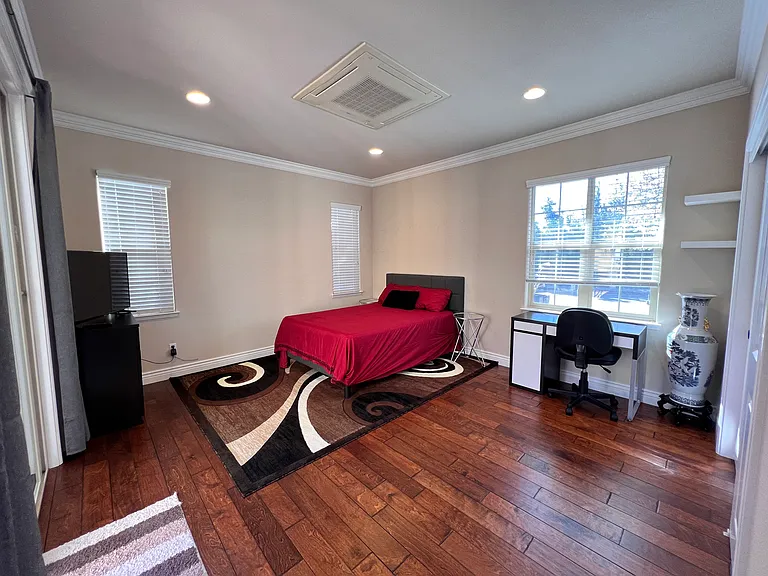7658 Balmoral Way — Photo 1