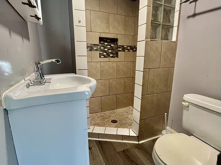 817 State St — Photo 12