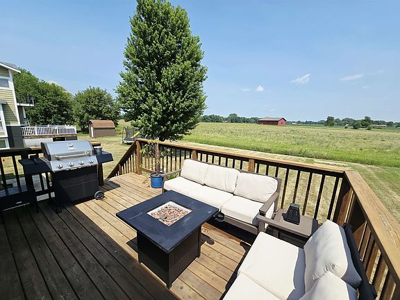 3rd image of 610 Country Club Ln