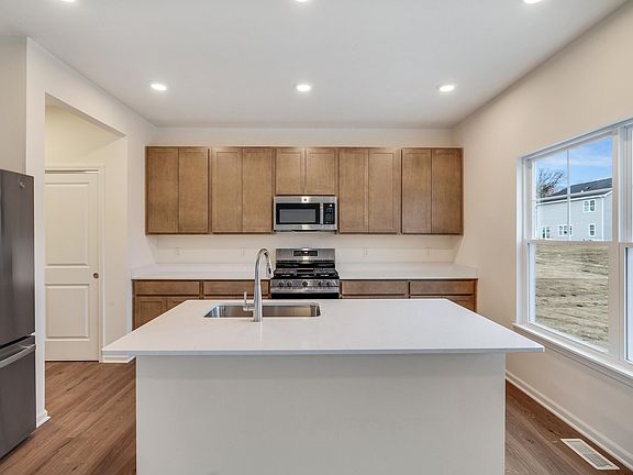 4th image of 504 E 130th Pl