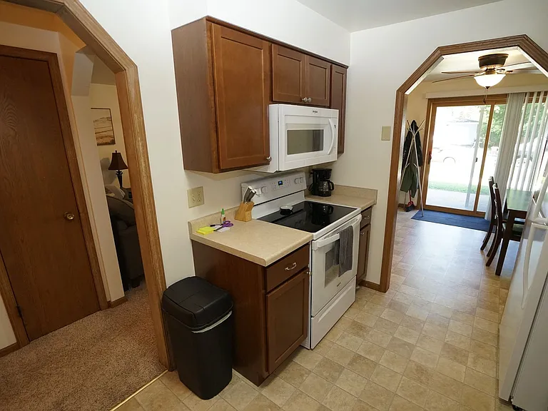 708 Bewick Dr — Photo 4