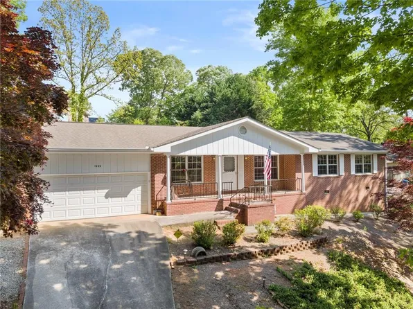 1429 Lakeshore Cir, Gainesville, GA 30501