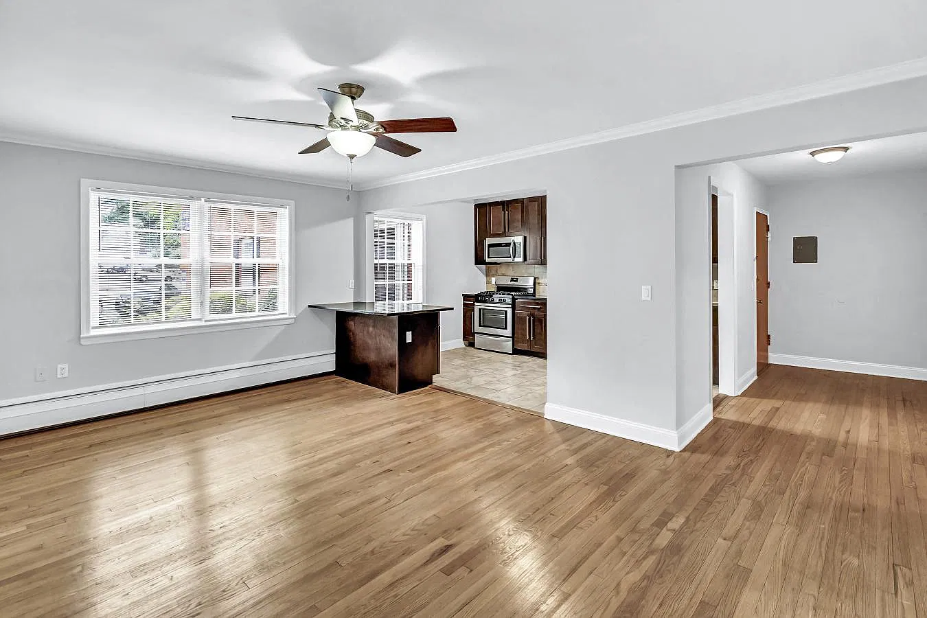 Verona Plaza Apartments — Photo 2