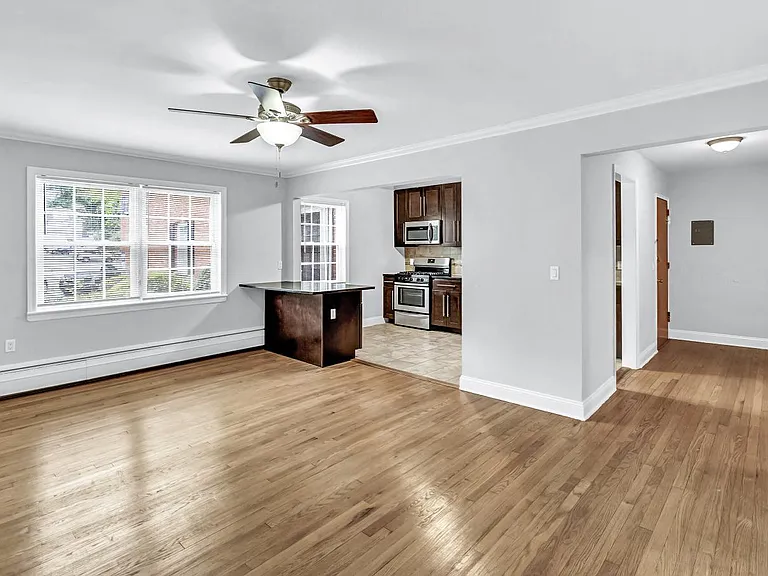 Verona Plaza Apartments — Photo 2