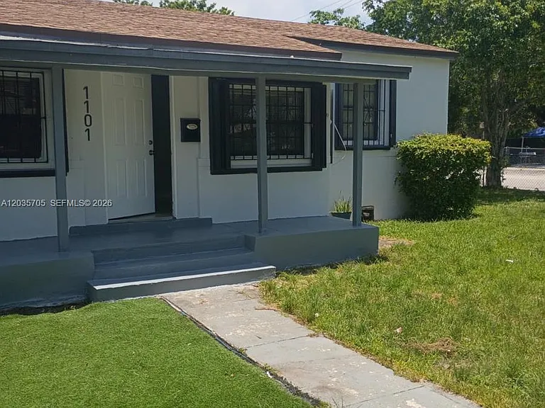 1101 NW 55th Ter — Photo 2