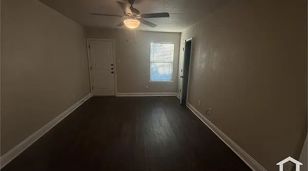 3 bed, 1100 sqft, $2,200 — Photo 2