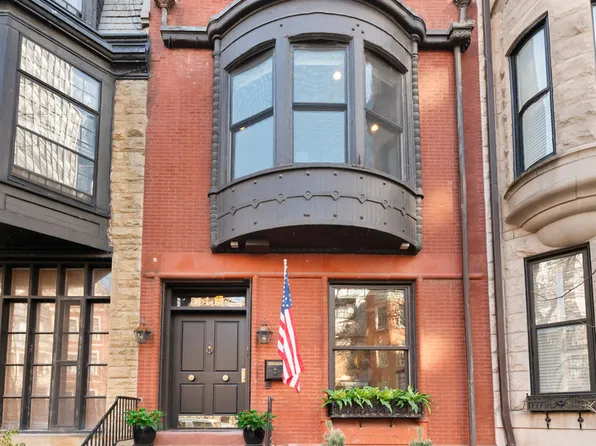 41 E Elm St, Chicago, IL 60611