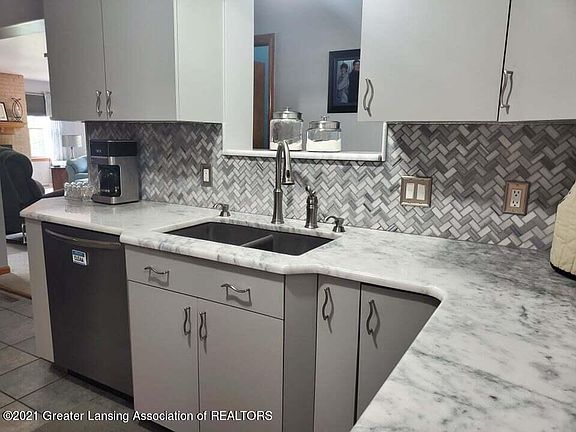 3rd image of 697 Reynolds Dr