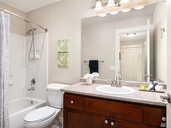 2nd image of 25025 SE Klahanie Blvd #305