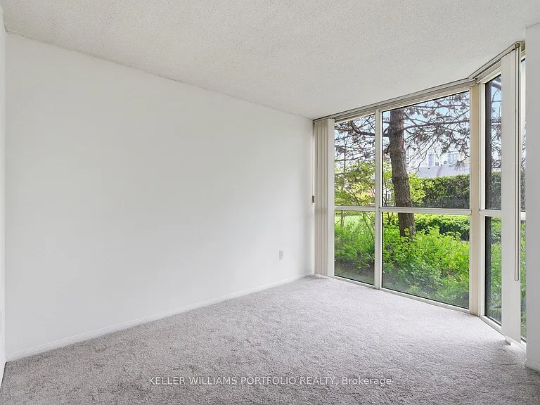 701 King St W #107 — Photo 17