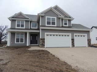 833 Brockway Dr, Mukwonago, WI 53149