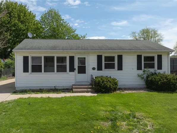 1625 S View Dr NW, Cedar Rapids, IA 52405