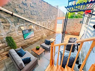 476 Woodward Avenue, #1R