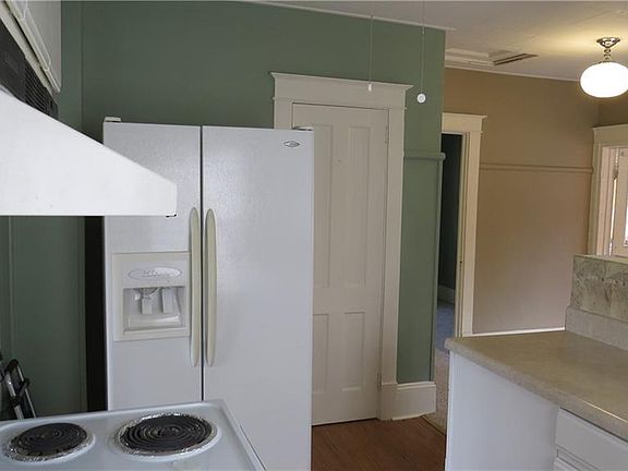 4th image of 23 W Herrick Dr #C