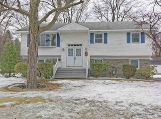 5 Woodcut Ln, Troy, NY 12180