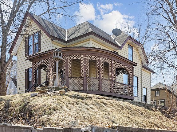 3rd image of 345 Maple St