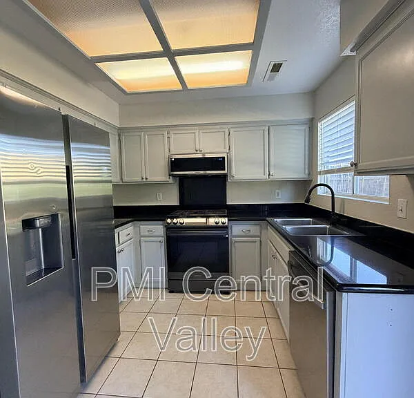 464 Lucas Ct — Photo 10
