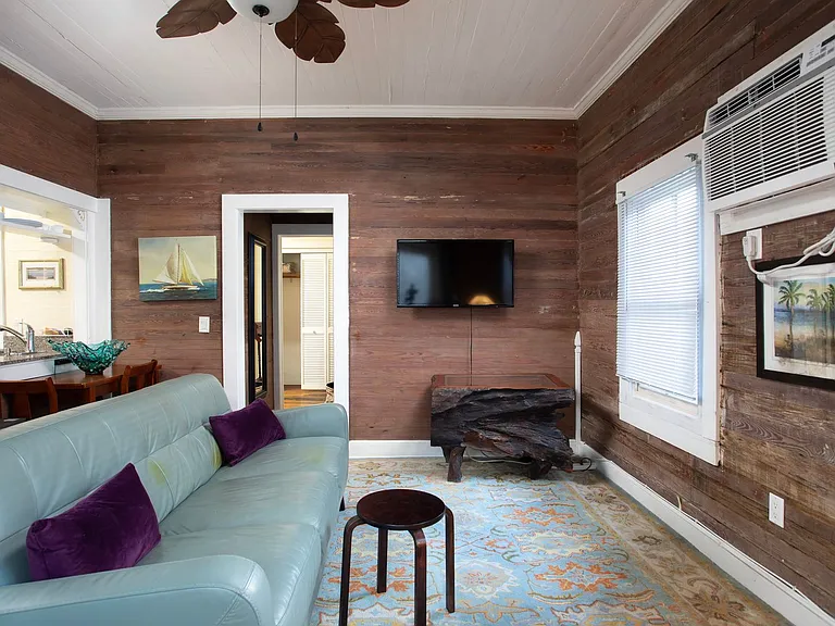 327 Margaret St #1 — Photo 4
