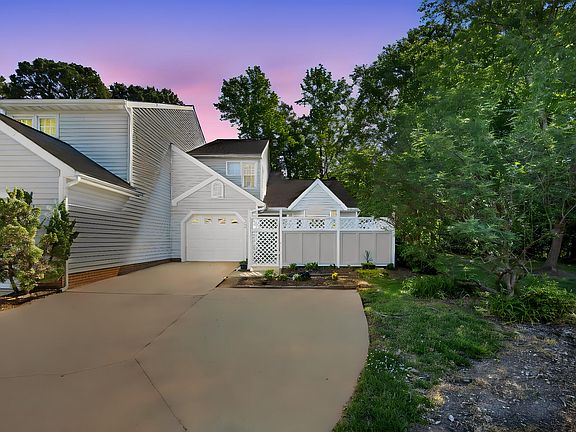 2nd image of 111 Breakers Pl
