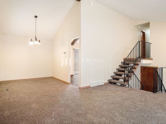 3rd image of 2811 Ponderosa Dr