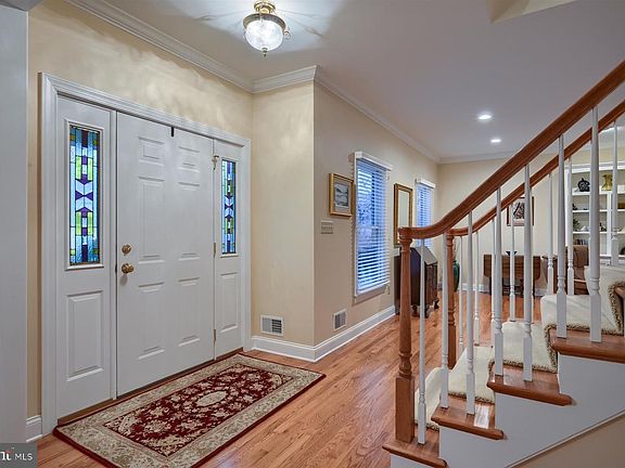 2nd image of 341 Yorkshire Dr
