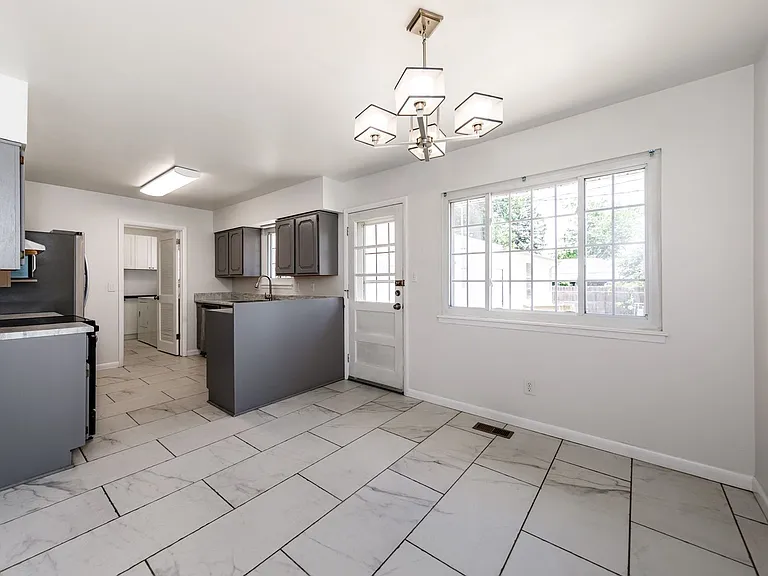 129 Ely St — Photo 19